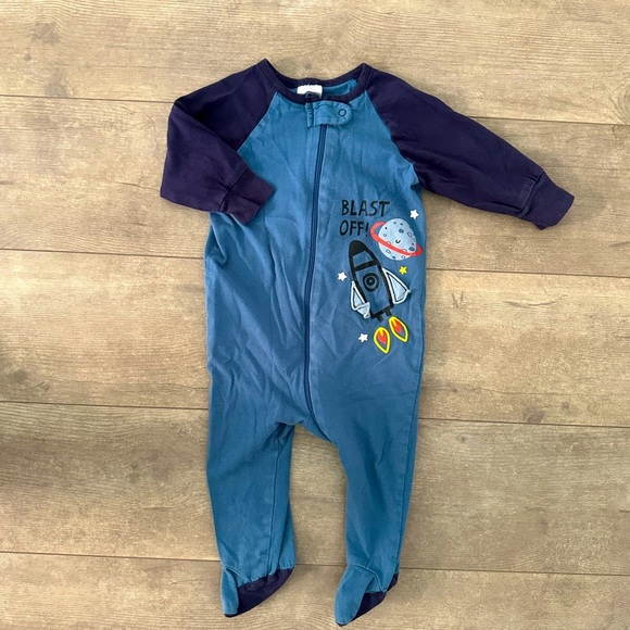 Gerber 3-6M Baby Boy Zip Sleeper Footies Blast Off Rocket-ship
GUC
Bin Kk - Picture 2 of 4